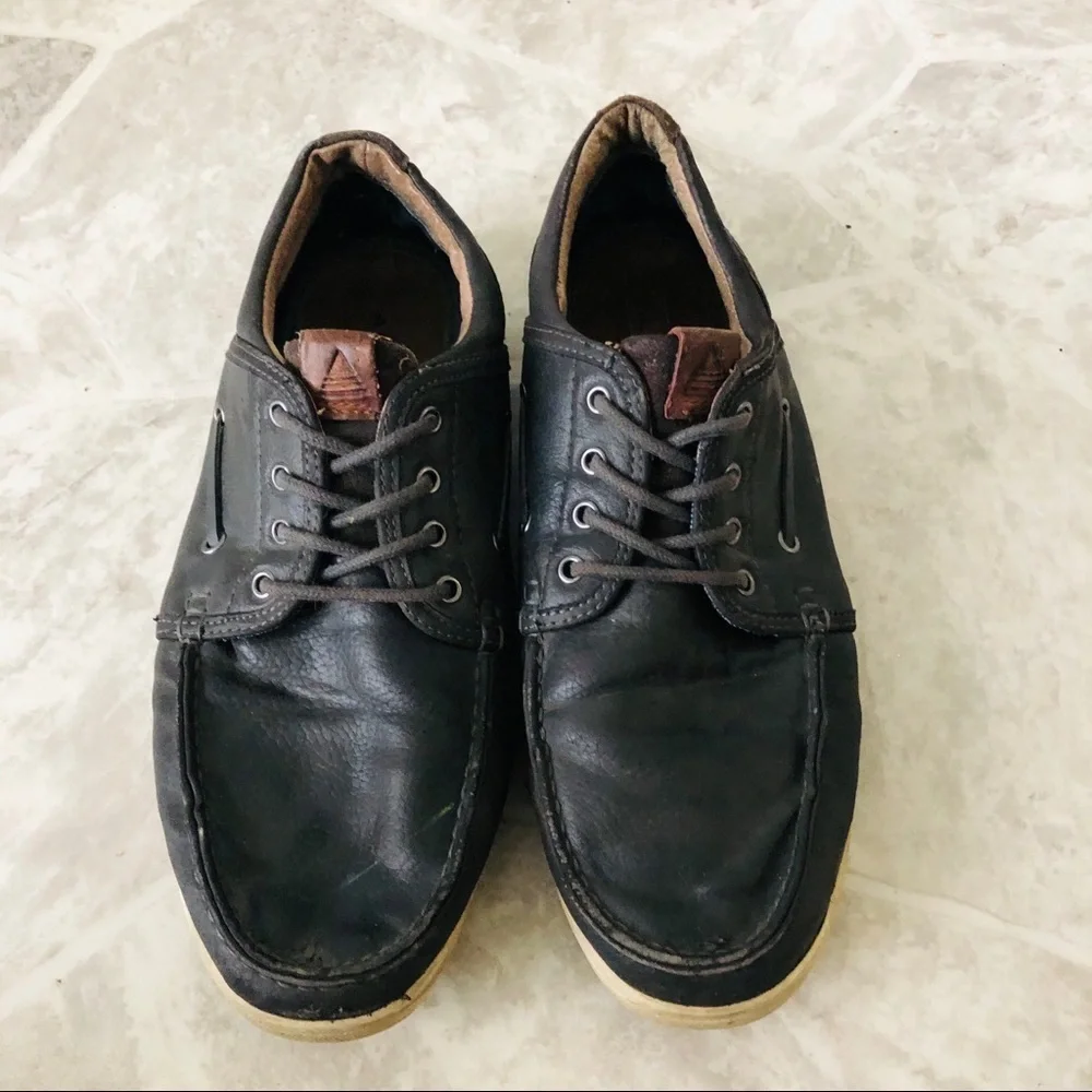 ALDO grey leather men’s lace up men’s boat shoes Size 10